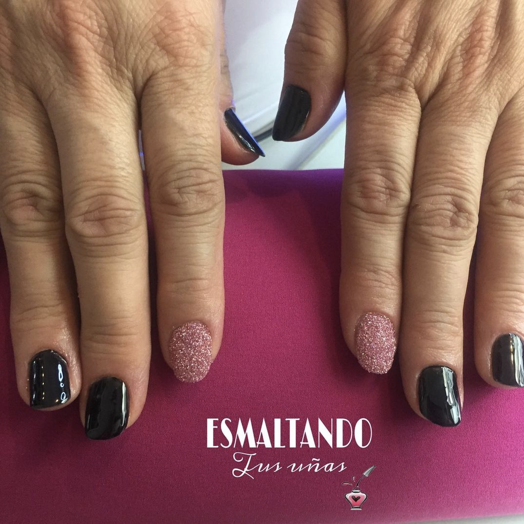 Regálale 6 meses de Manicure a domicilio 3